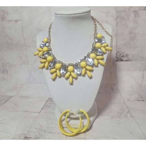 Etc! Yellow Statement Bib Necklace and Plastic Earrings Set with Large Rhineston - Picture 6 of 10
